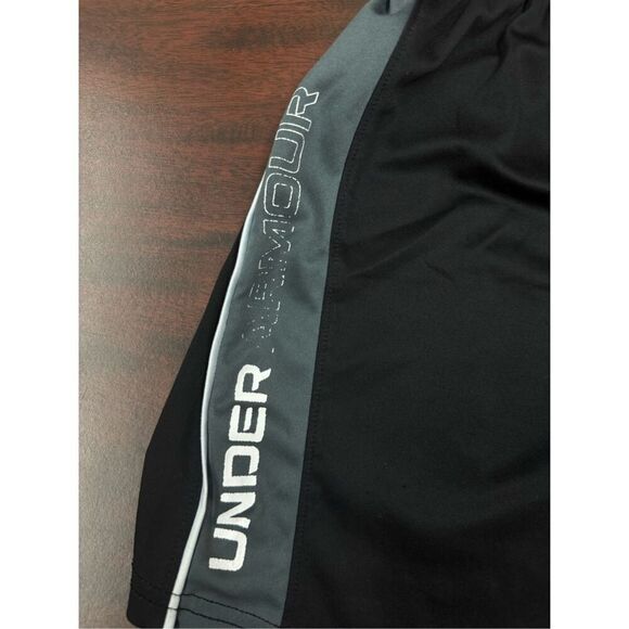 Under Armour Boys Size 7 Athletic Shorts - Picture 3 of 4